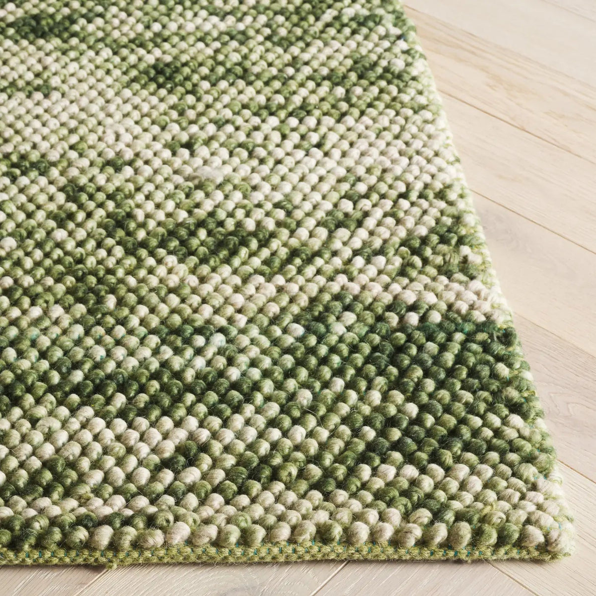 Safavieh Natura 4'-0" x 6'-0" Rug in Green / Ivory