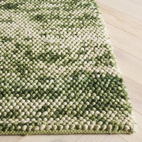 Safavieh Natura 4'-0" x 6'-0" Rug in Green / Ivory