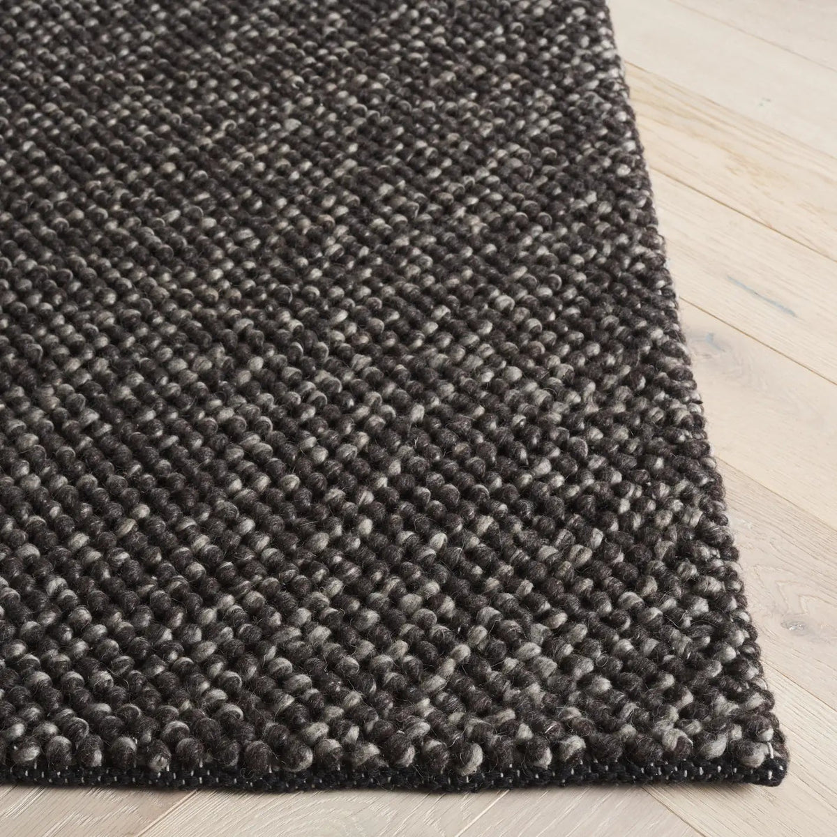 Safavieh Natura 4'-0" x 6'-0" Rug in Black / Grey