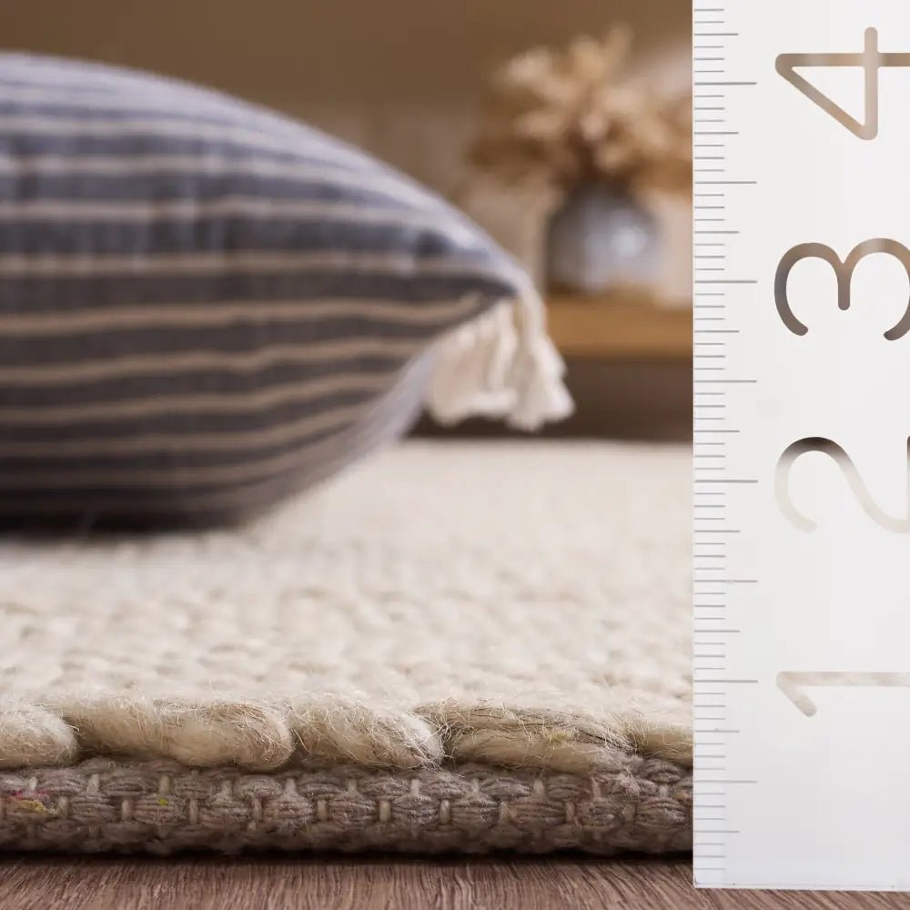 Safavieh Natura 5'-0" x 8'-0" Rug in Beige