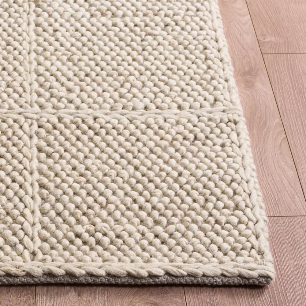 Safavieh Natura 5'-0" x 8'-0" Rug in Beige