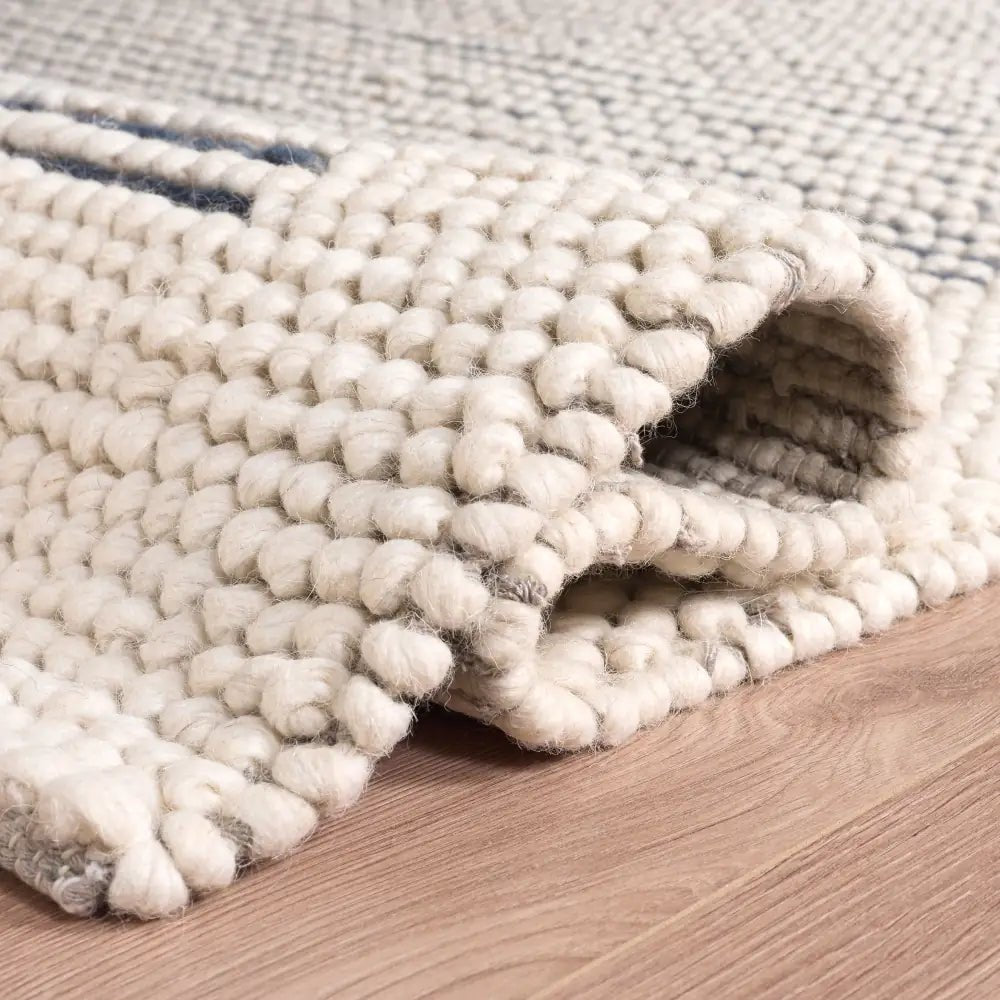 Safavieh Natura 5'-0" x 8'-0" Rug in Ivory / Navy