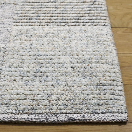 Safavieh Natura 2'-3" x 9'-0" Rug in Grey / Beige