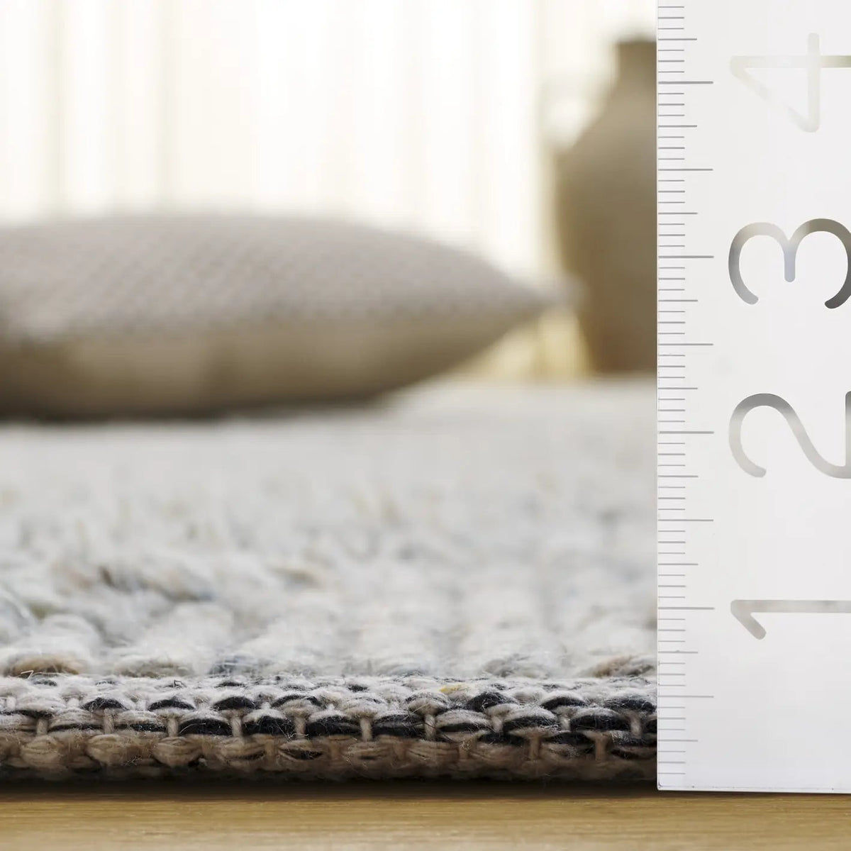Safavieh Natura 2'-3" x 9'-0" Rug in Grey / Beige