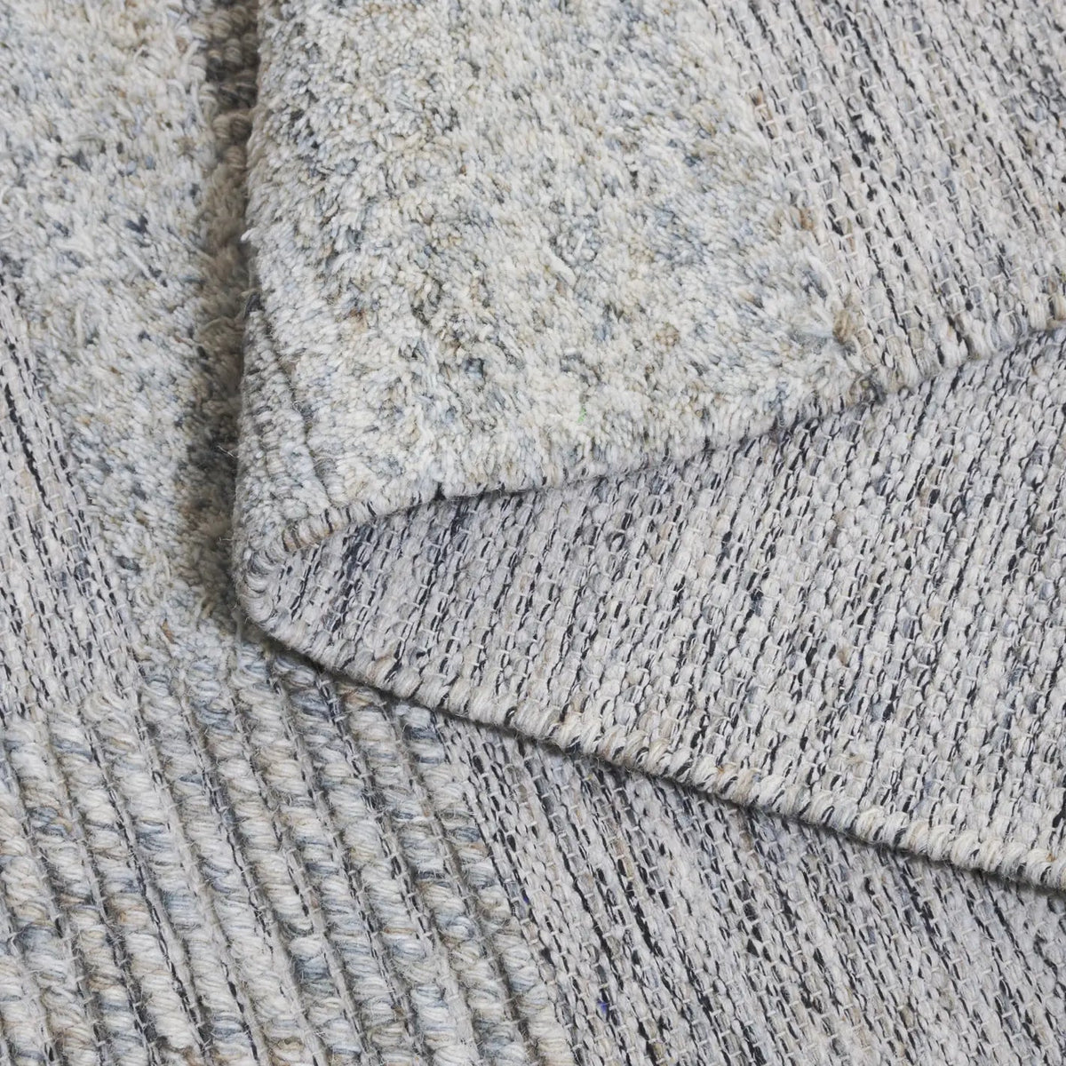 Safavieh Natura 2'-3" x 9'-0" Rug in Grey / Beige