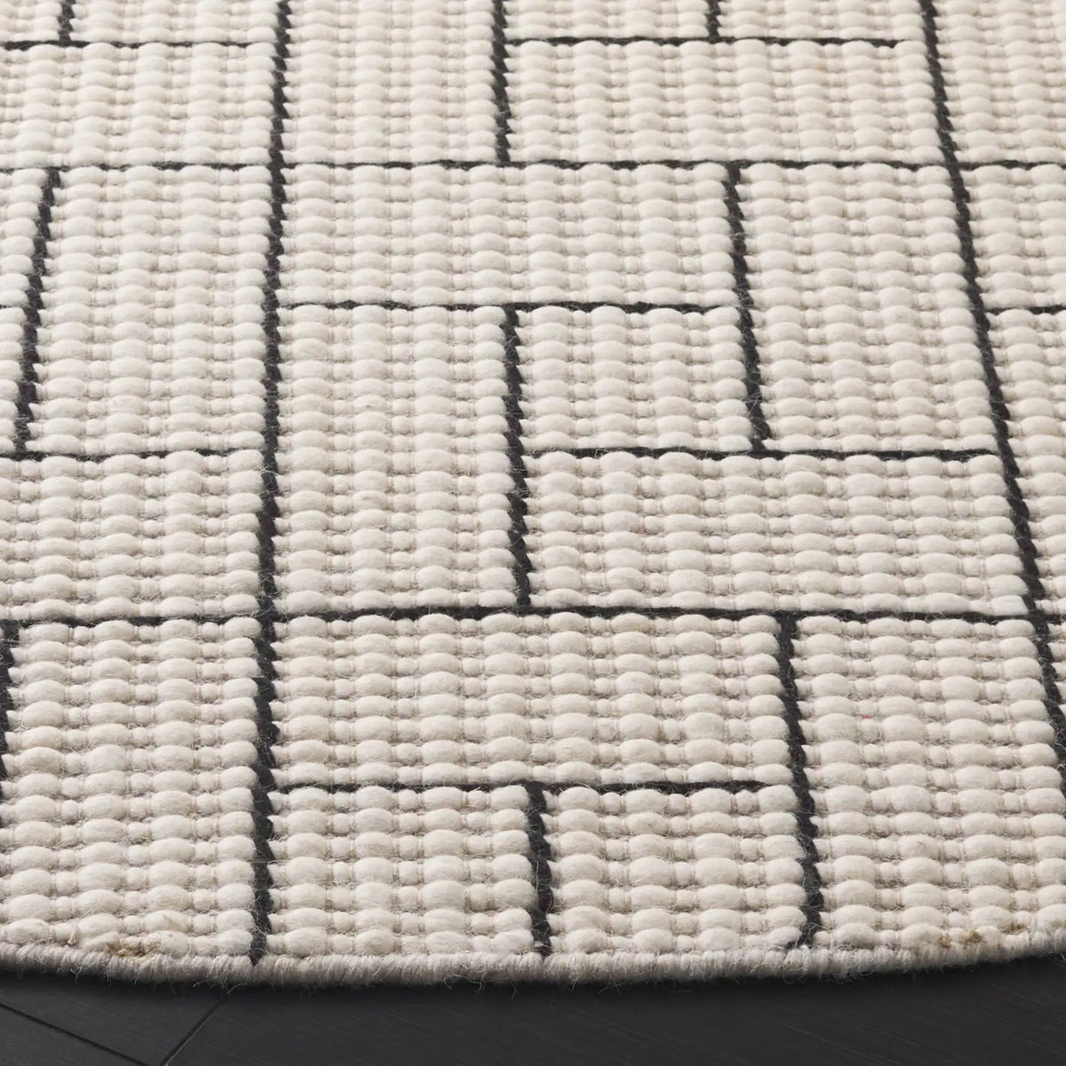 Safavieh Natura 6'-0" x 6'-0" Rug in Ivory / Black