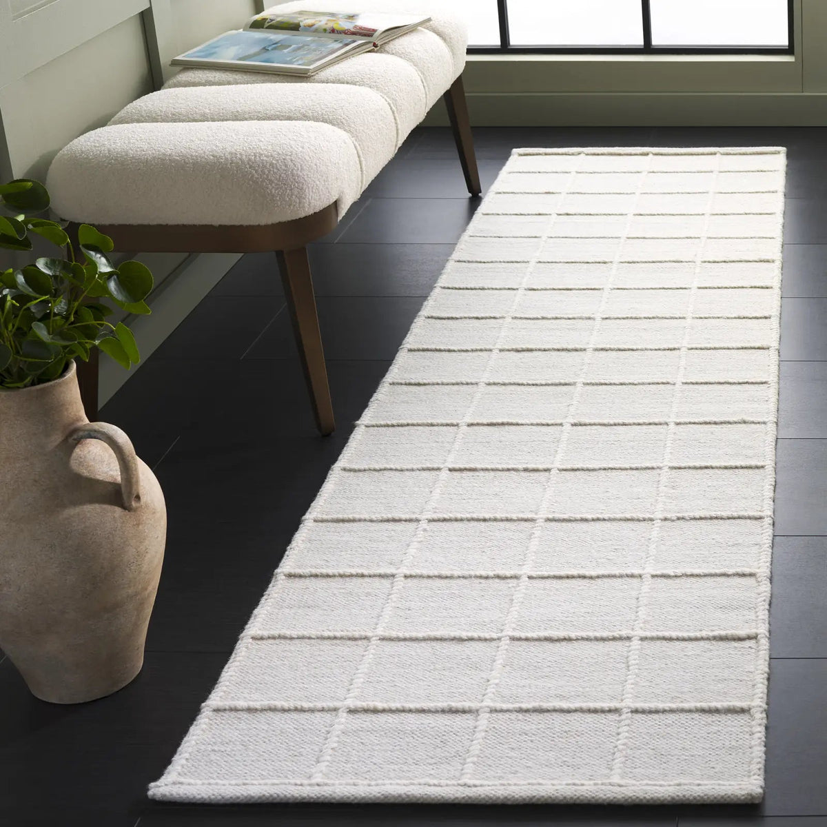Safavieh Natura 2'-3" x 8'-0" Rug in Ivory