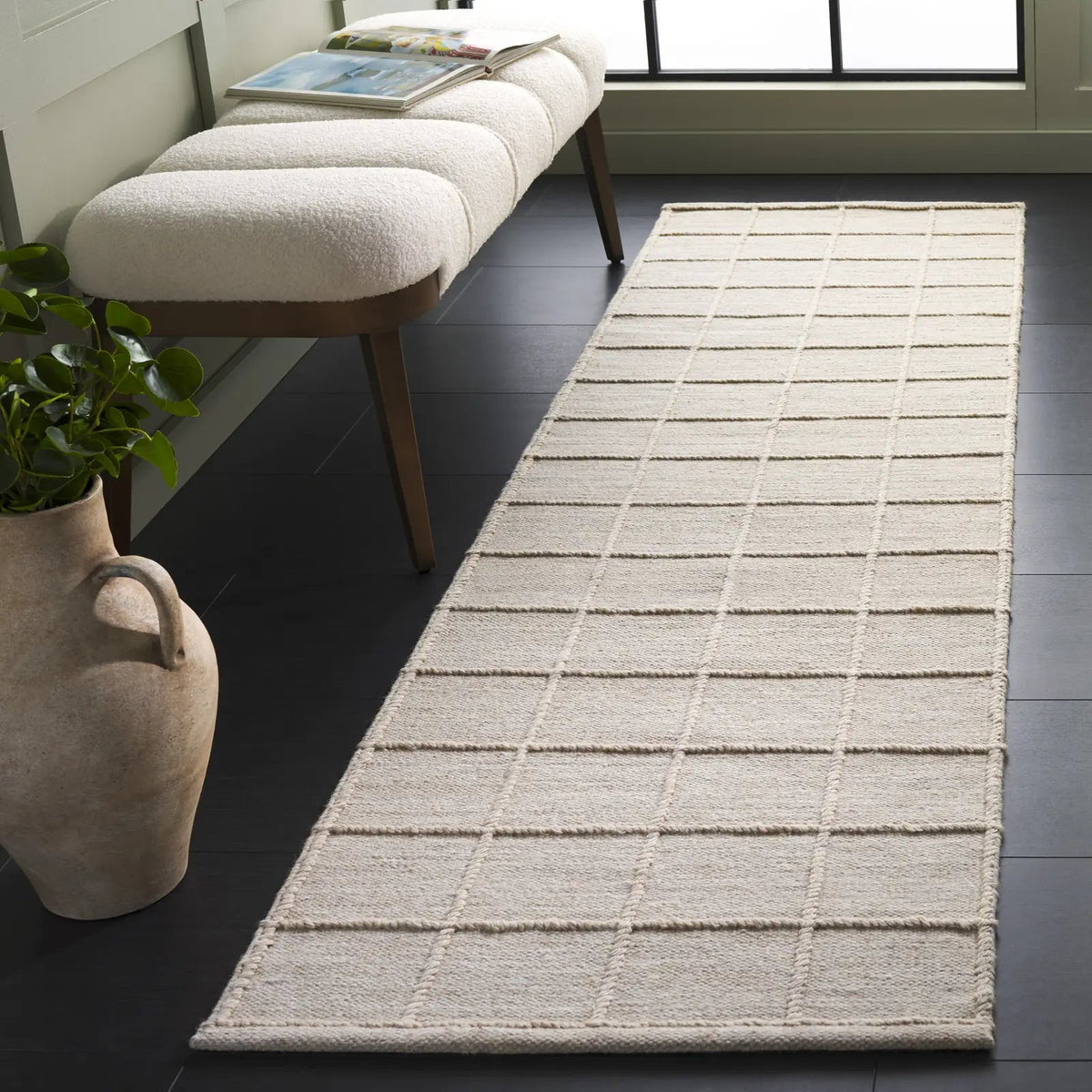 Safavieh Natura 2'-3" x 8'-0" Rug in Beige