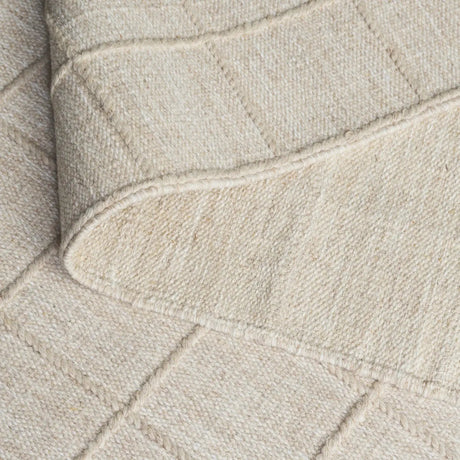 Safavieh Natura 4'-0" x 6'-0" Rug in Beige