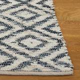 Safavieh Natura 4'-0" x 6'-0" Rug in Navy / Ivory