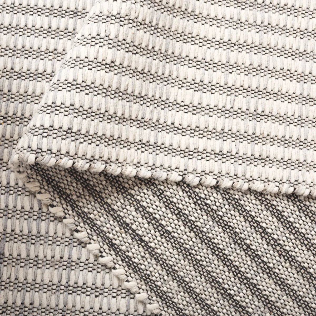 Safavieh Natura 4'-0" x 6'-0" Rug in Ivory / Grey