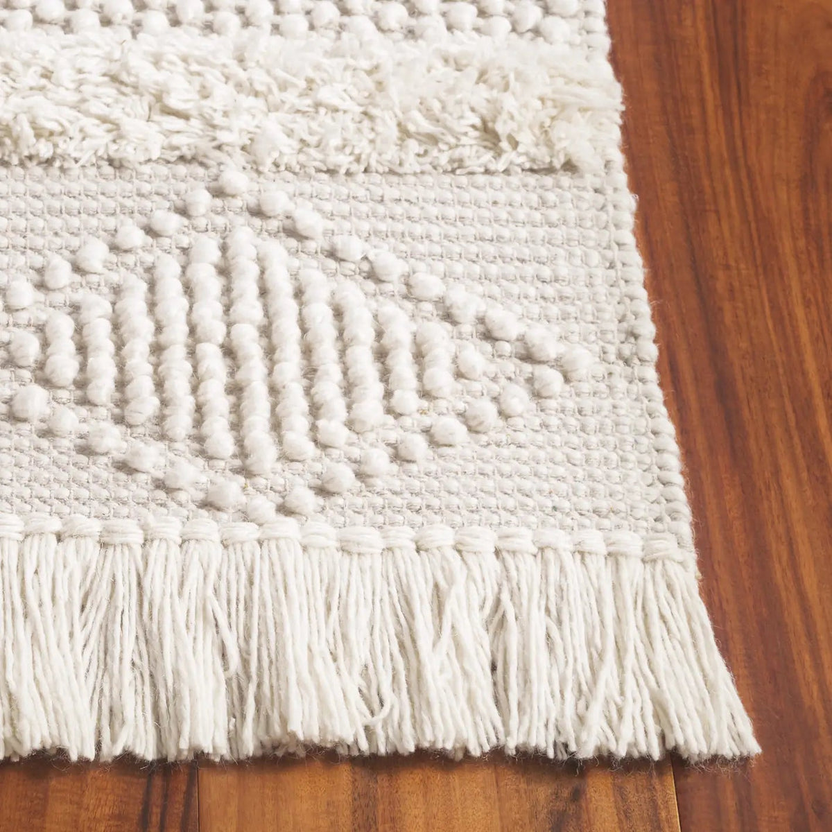 Safavieh Natura 4'-0" x 6'-0" Rug in Natural / Ivory