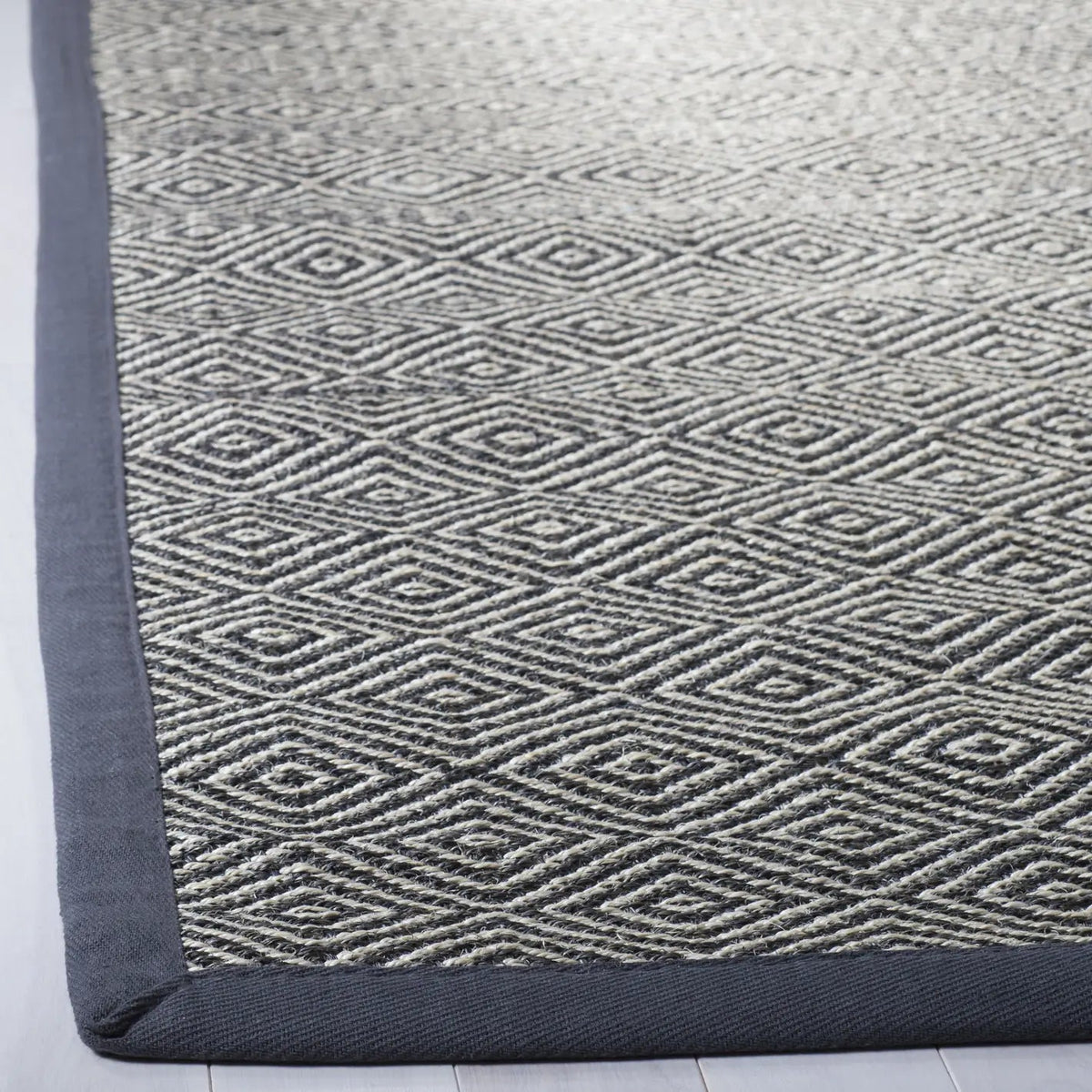 Safavieh Natural Fiber 4'-0" x 6'-0" Rug in Natural / Dark Grey