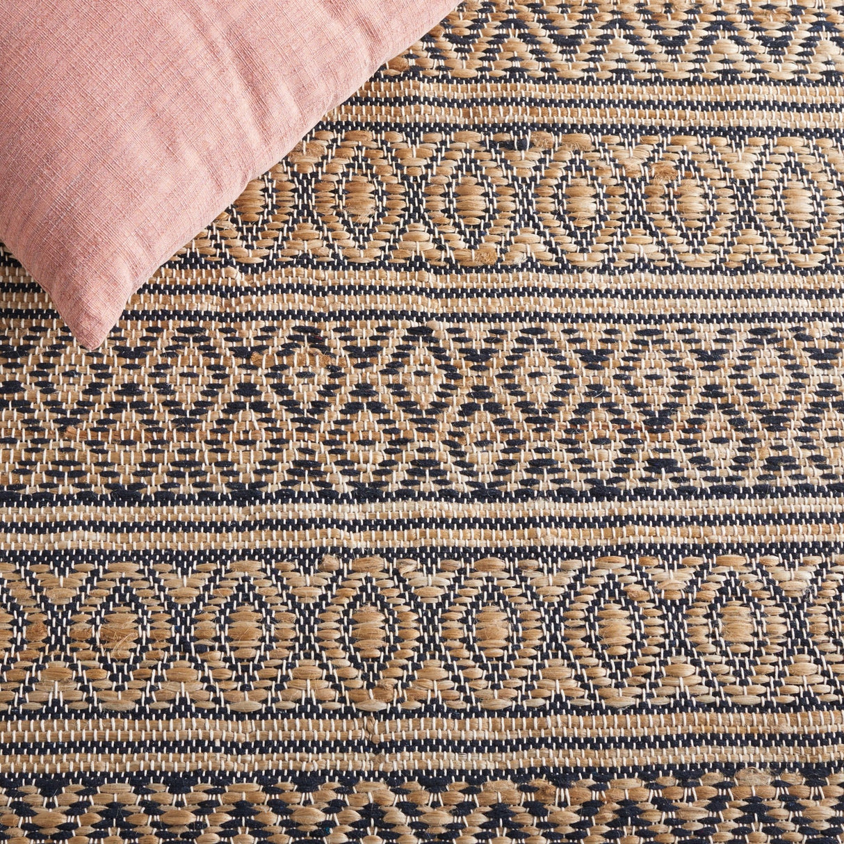 Safavieh Natural Fiber Nf379Z Black/Natural Rug.