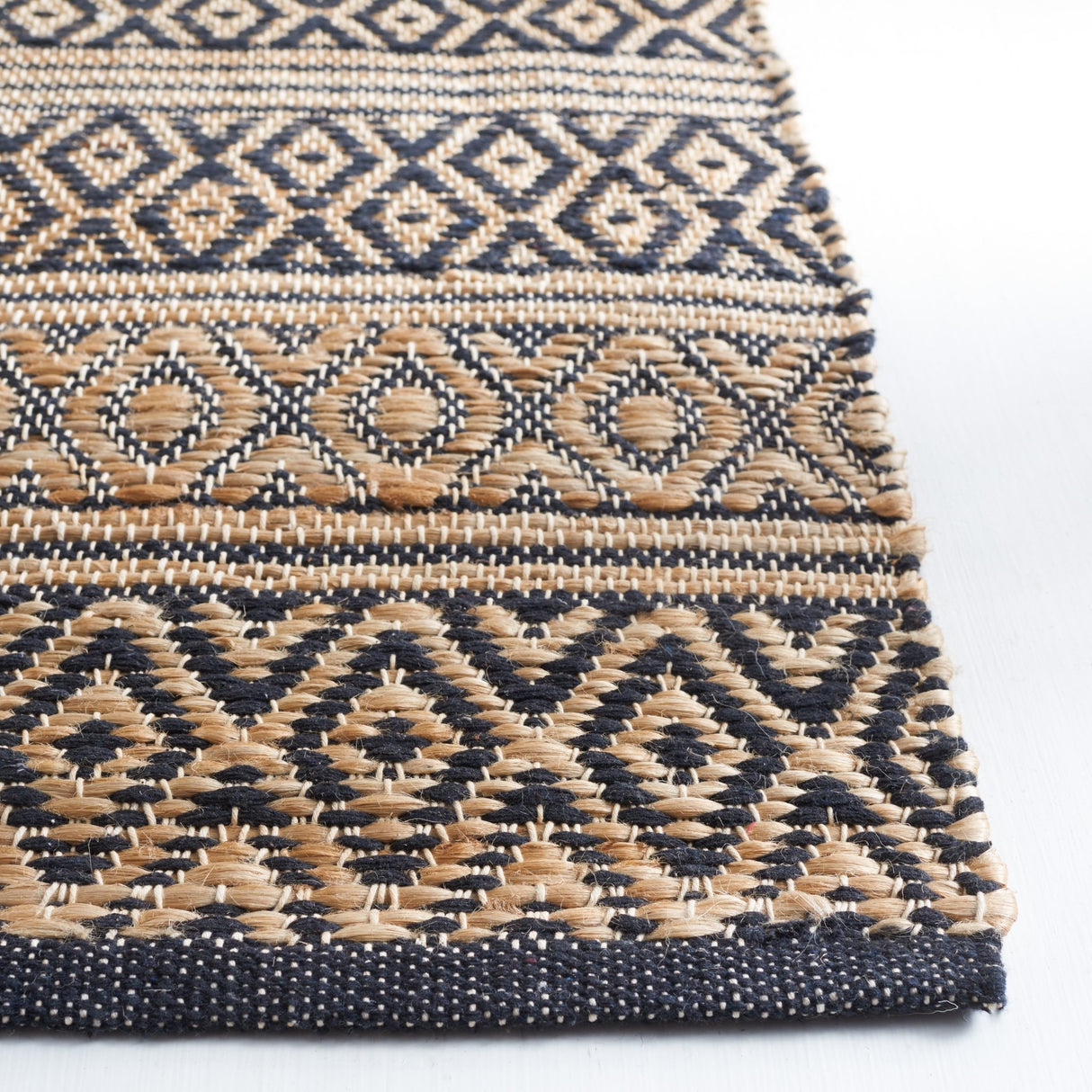 Safavieh Natural Fiber Nf379Z Black/Natural Rug.