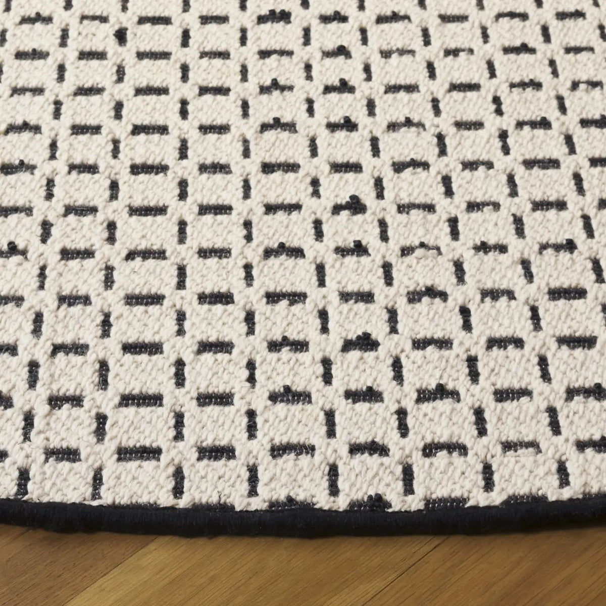 Safavieh Natural Fiber 6'-0" x 6'-0" Rug in Ivory / Black