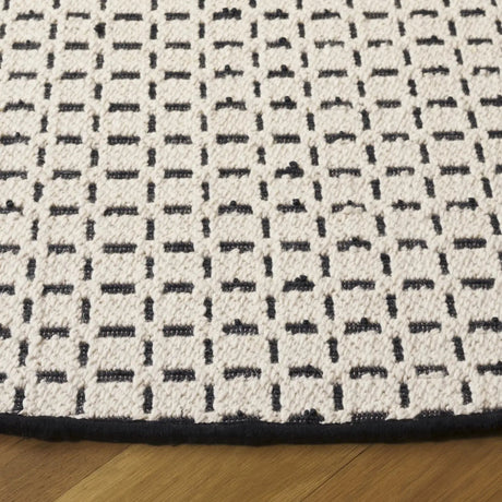 Safavieh Natural Fiber 6'-0" x 6'-0" Rug in Ivory / Black