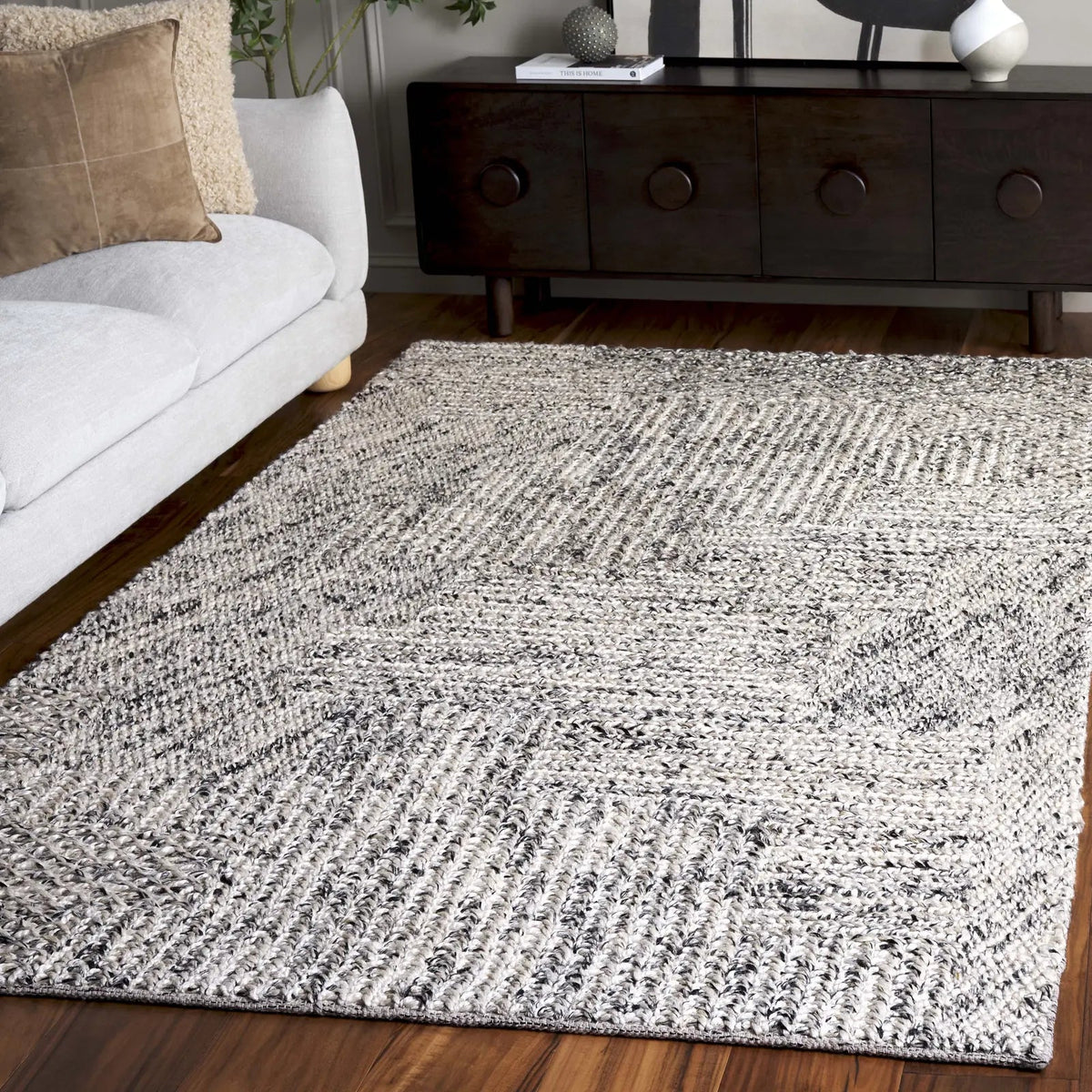 Safavieh Natural Fiber 4'-0" x 6'-0" Rug in Black / Ivory
