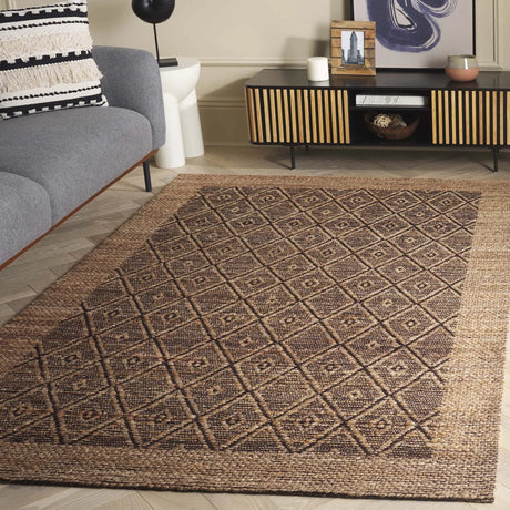 Safavieh Natural Fiber 4'-0" x 6'-0" Rug in Natural / Brown