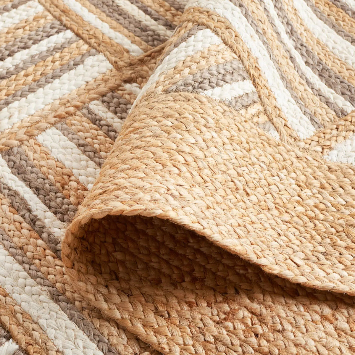 Safavieh Natural Fiber 4'-0" x 6'-0" Rug in Natural / Grey