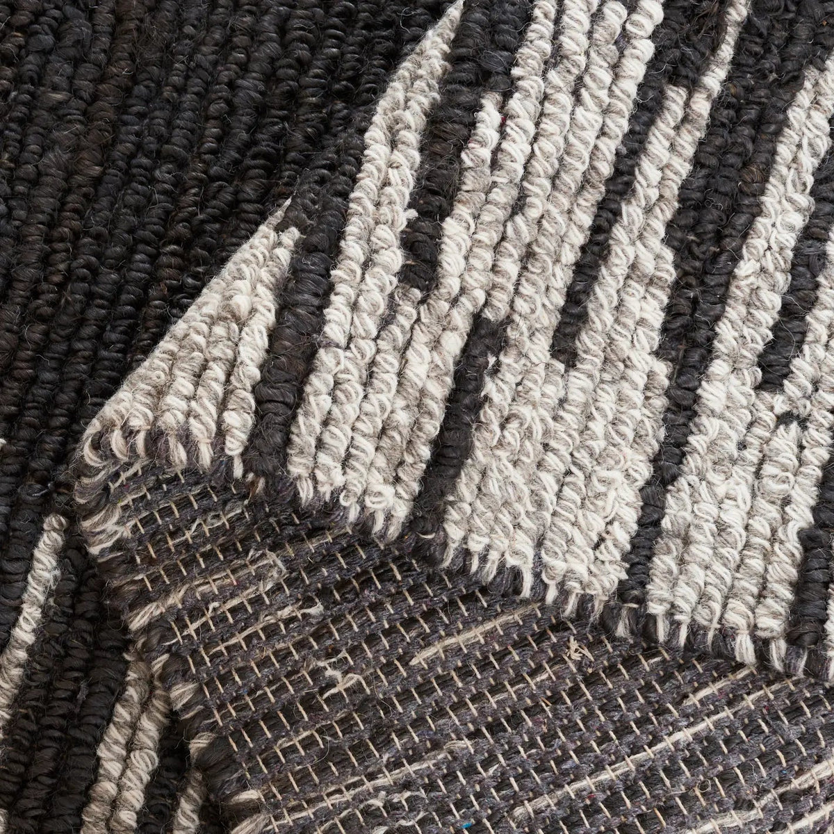 Safavieh Natural Fiber 4'-0" x 6'-0" Rug in Black / Beige