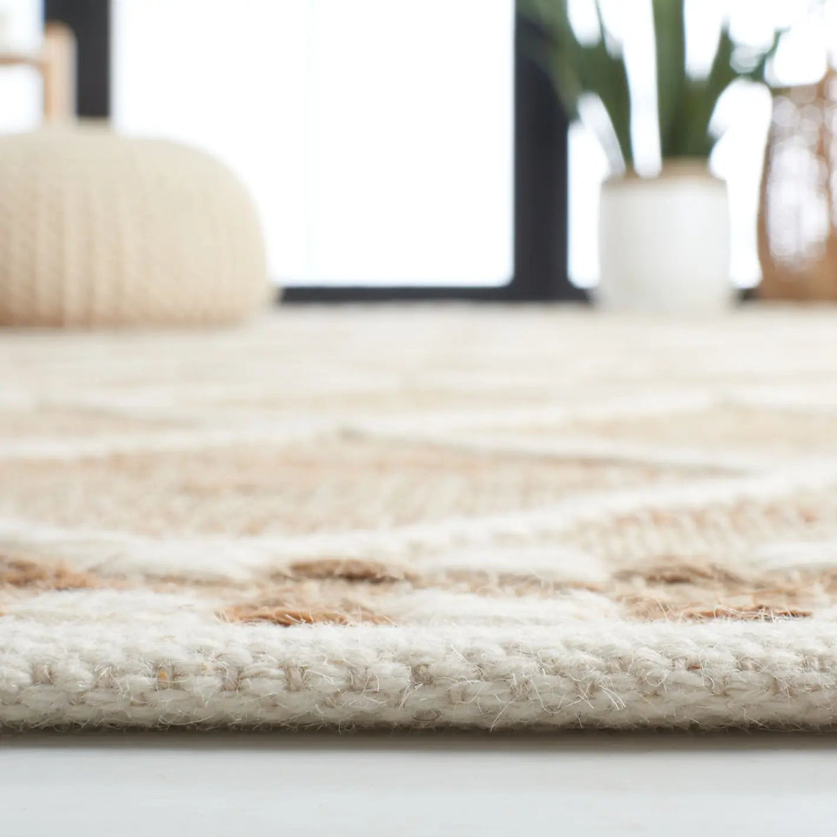 Safavieh Natural Fiber 4'-0" x 6'-0" Rug in Natural / Ivory