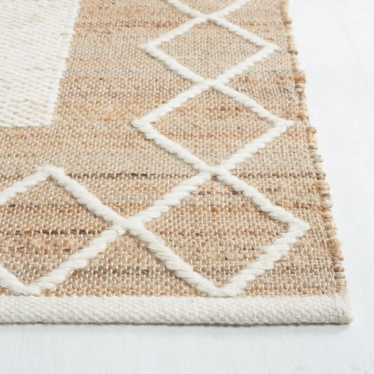 Safavieh Natural Fiber 4'-0" x 6'-0" Rug in Natural / Ivory