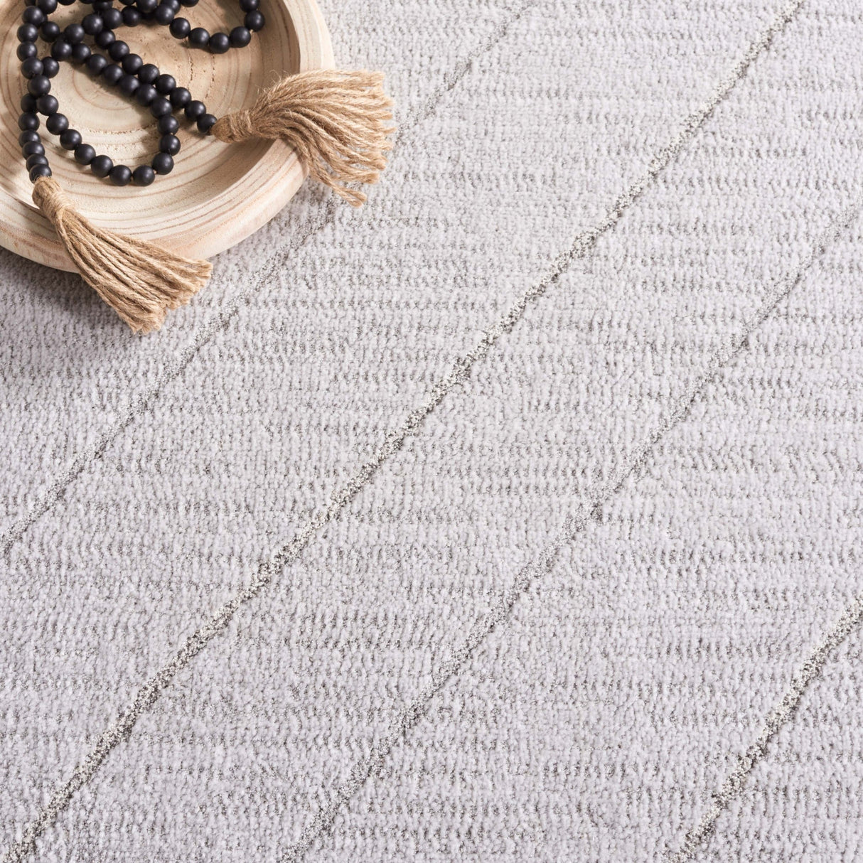 Safavieh Neptune Npe850F Light Grey/Grey Rug.