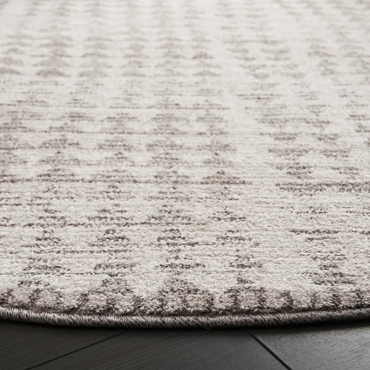 Safavieh Northport 6'-7" x 6'-7" Rug in Ivory / Beige