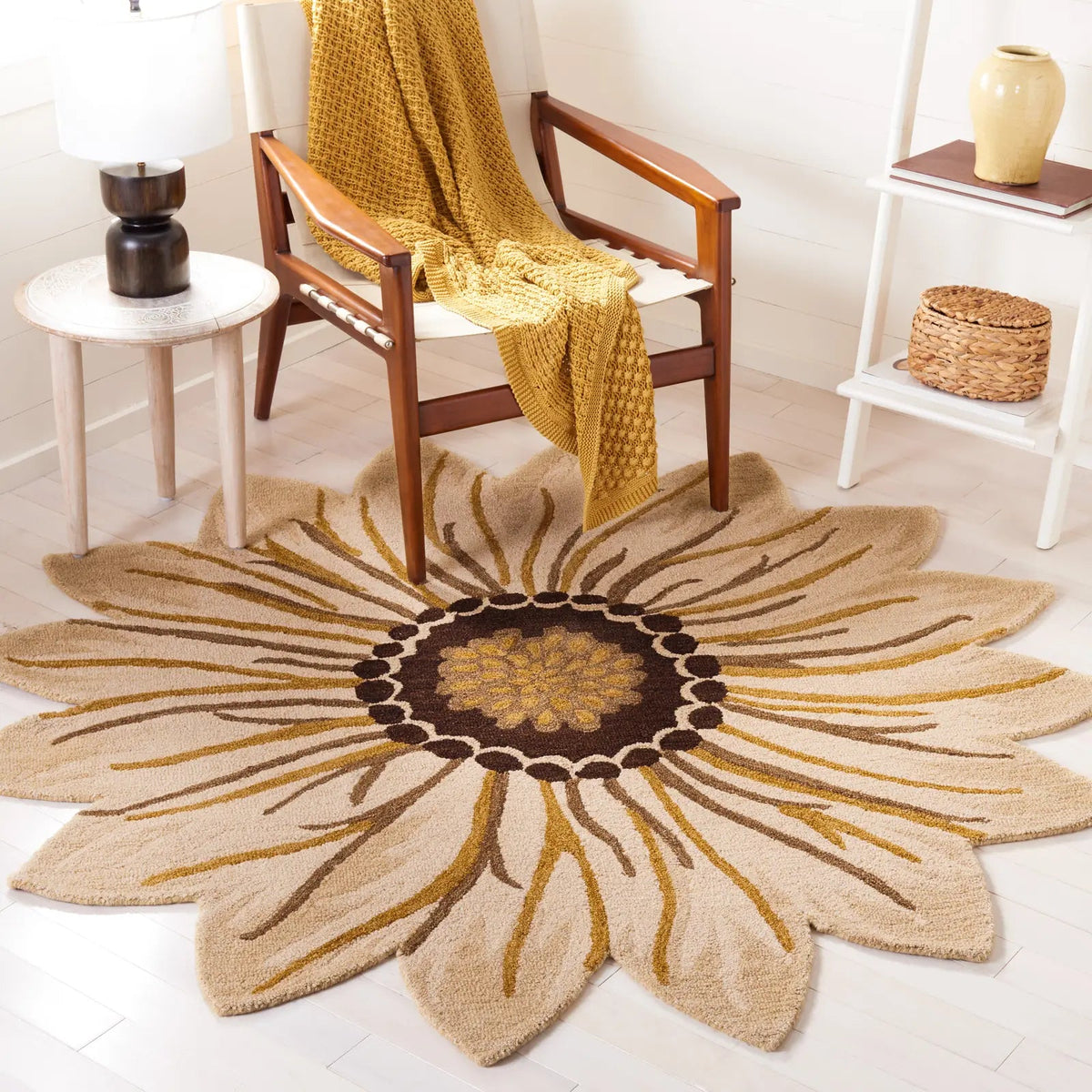 Safavieh Novelty 6'-0" x 6'-0" Rug in Gold / Beige
