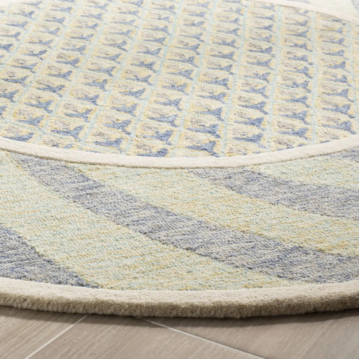 Safavieh Novelty 5'-0" x 5'-0" Rug in Ivory Blue / Gold