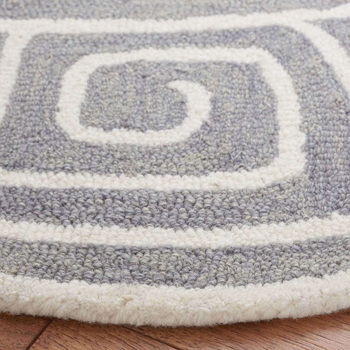 Safavieh Novelty 3'-0" x 5'-0" Rug in Grey / Ivory