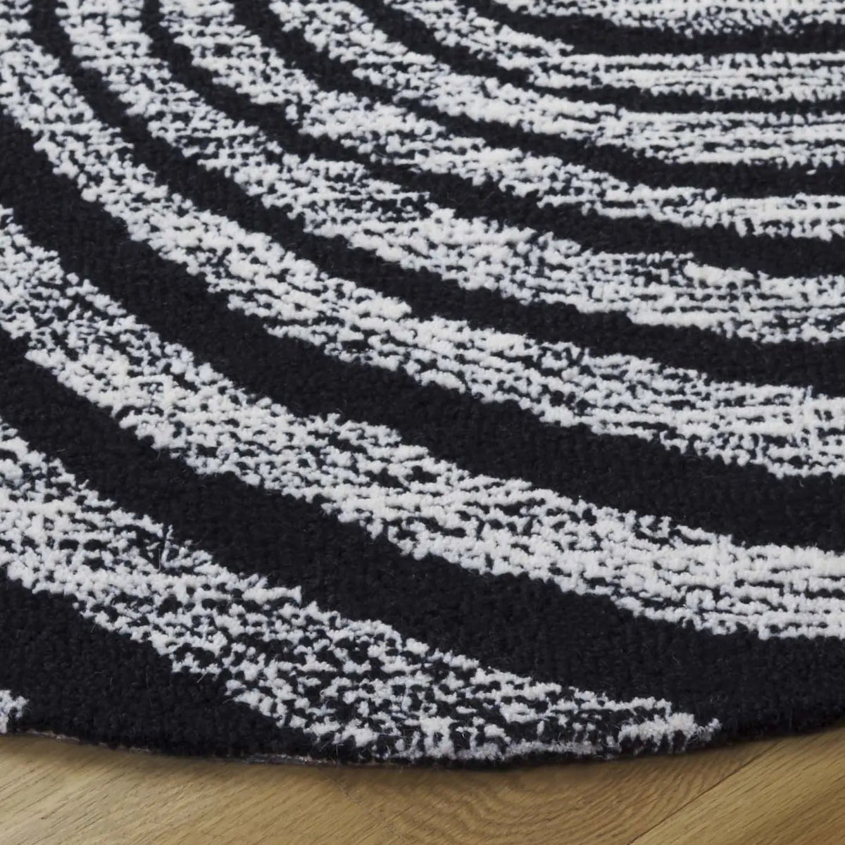 Safavieh Novelty 3'-0" x 3'-0" Rug in Black / Ivory