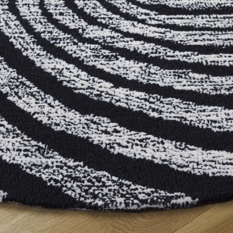 Safavieh Novelty 3'-0" x 3'-0" Rug in Black / Ivory