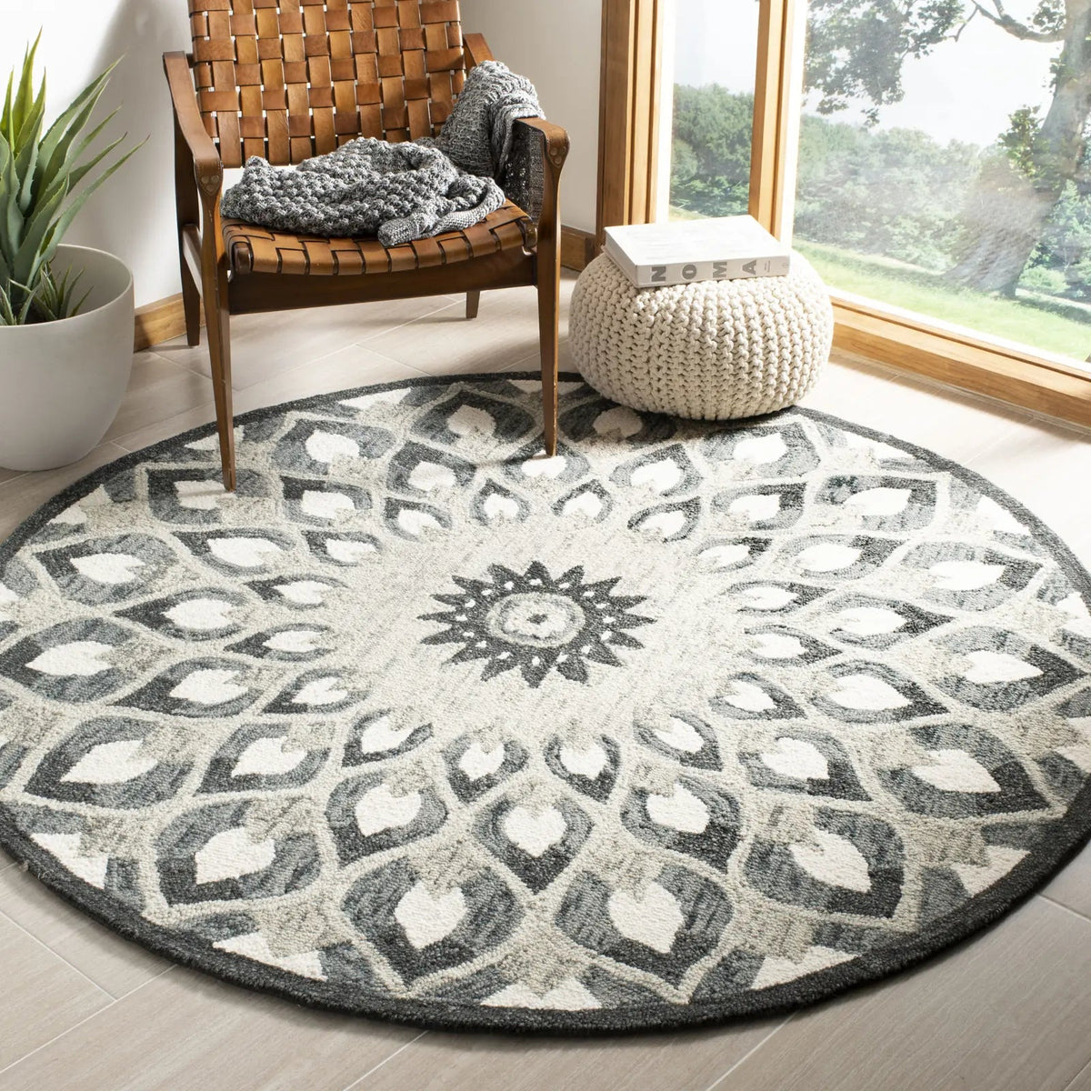 Safavieh Novelty 6'-0" x 6'-0" Rug in Charcoal / Ivory