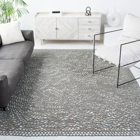 Safavieh Novelty 8'-0" x 10'-0" Rug in Black / Ivory