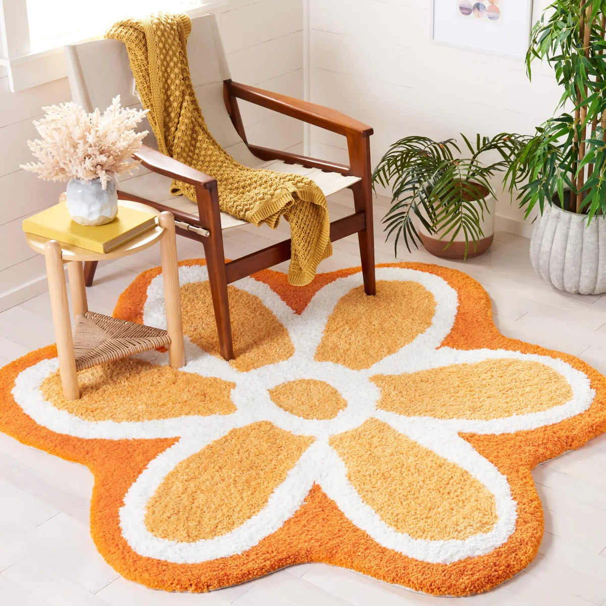 Safavieh Novelty 6'-0" x 6'-0" Rug in Ivory / Orange