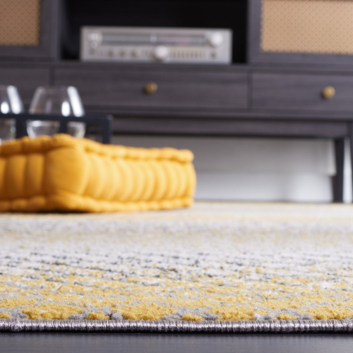 Safavieh Odyssey Ody828D Gold/Grey Rug.