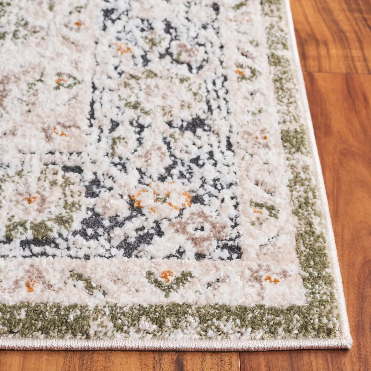 Safavieh Opal 4'-0" x 6'-0" Rug in Green / Beige