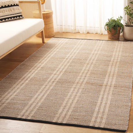 Safavieh Organica 4'-0" x 6'-0" Rug in Natural / Black