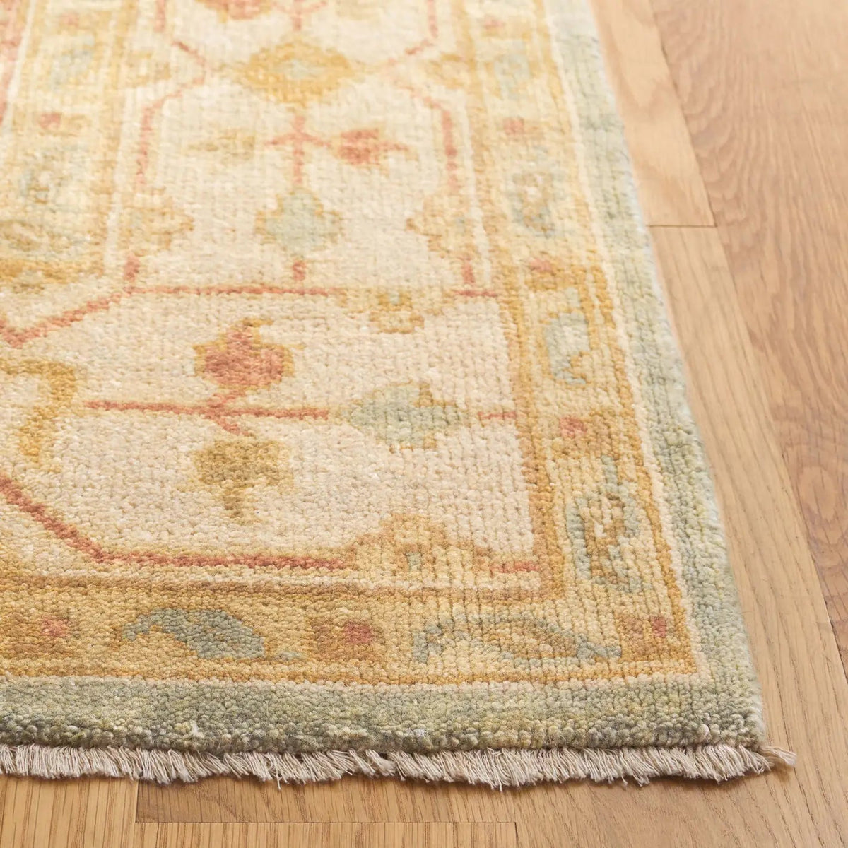 Safavieh Oushak 6'-0" x 9'-0" Rug in Soft Green / Ivory