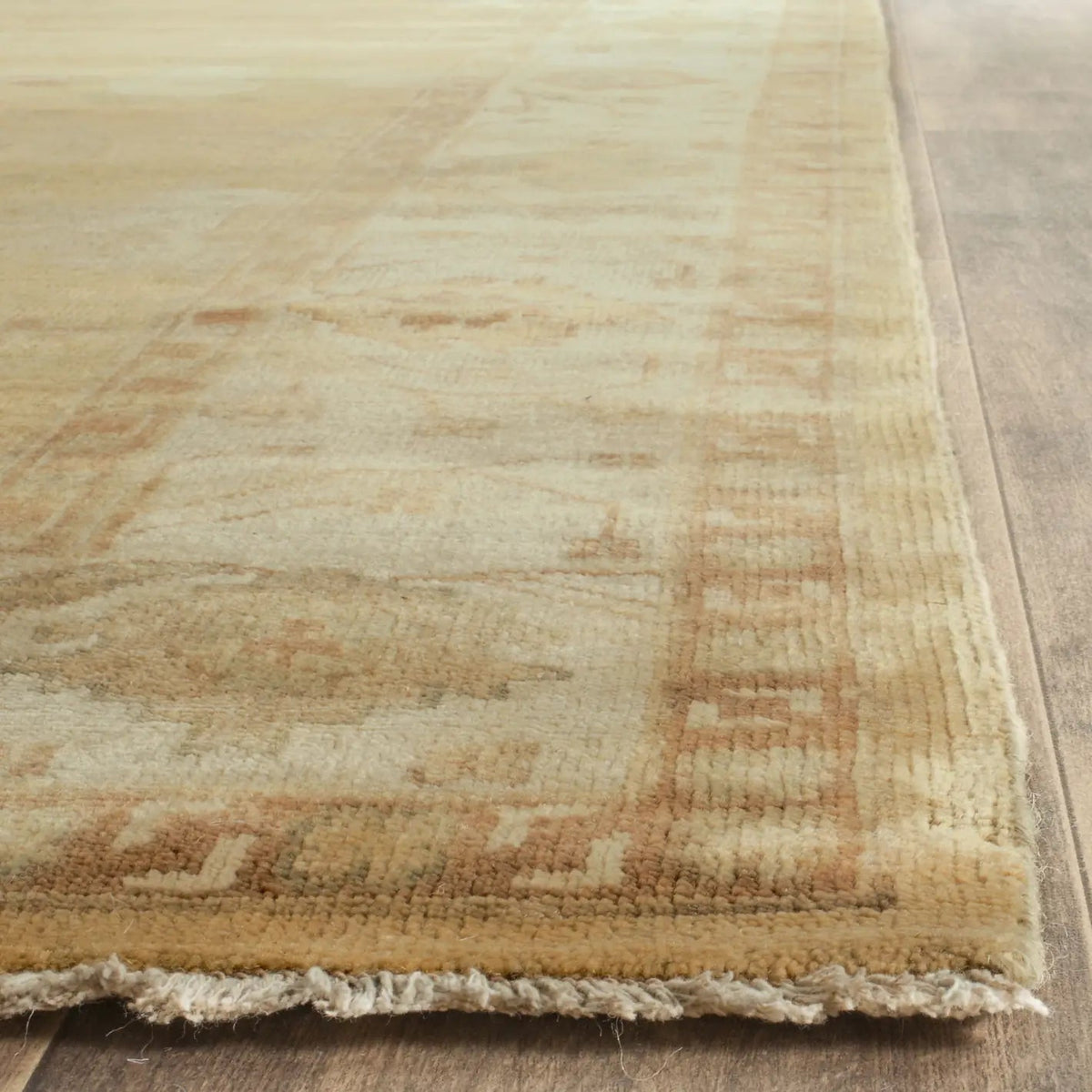 Safavieh Oushak 6'-0" x 9'-0" Rug in Gold / Ivory
