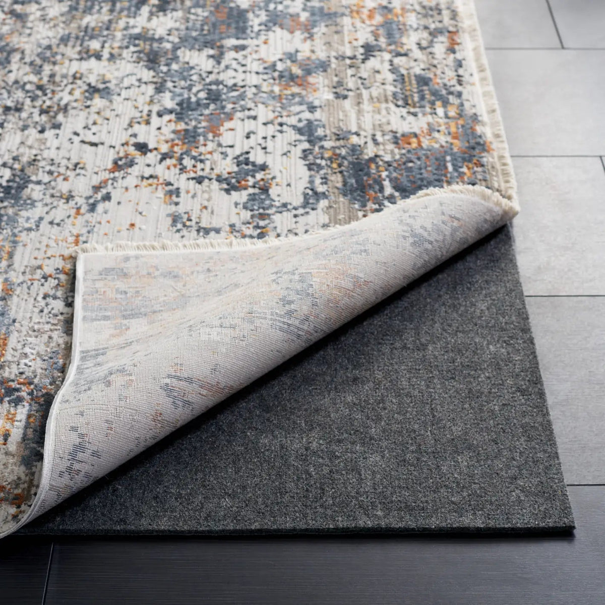 Safavieh Padding 4'-0" x 6'-0" Rug in Grey