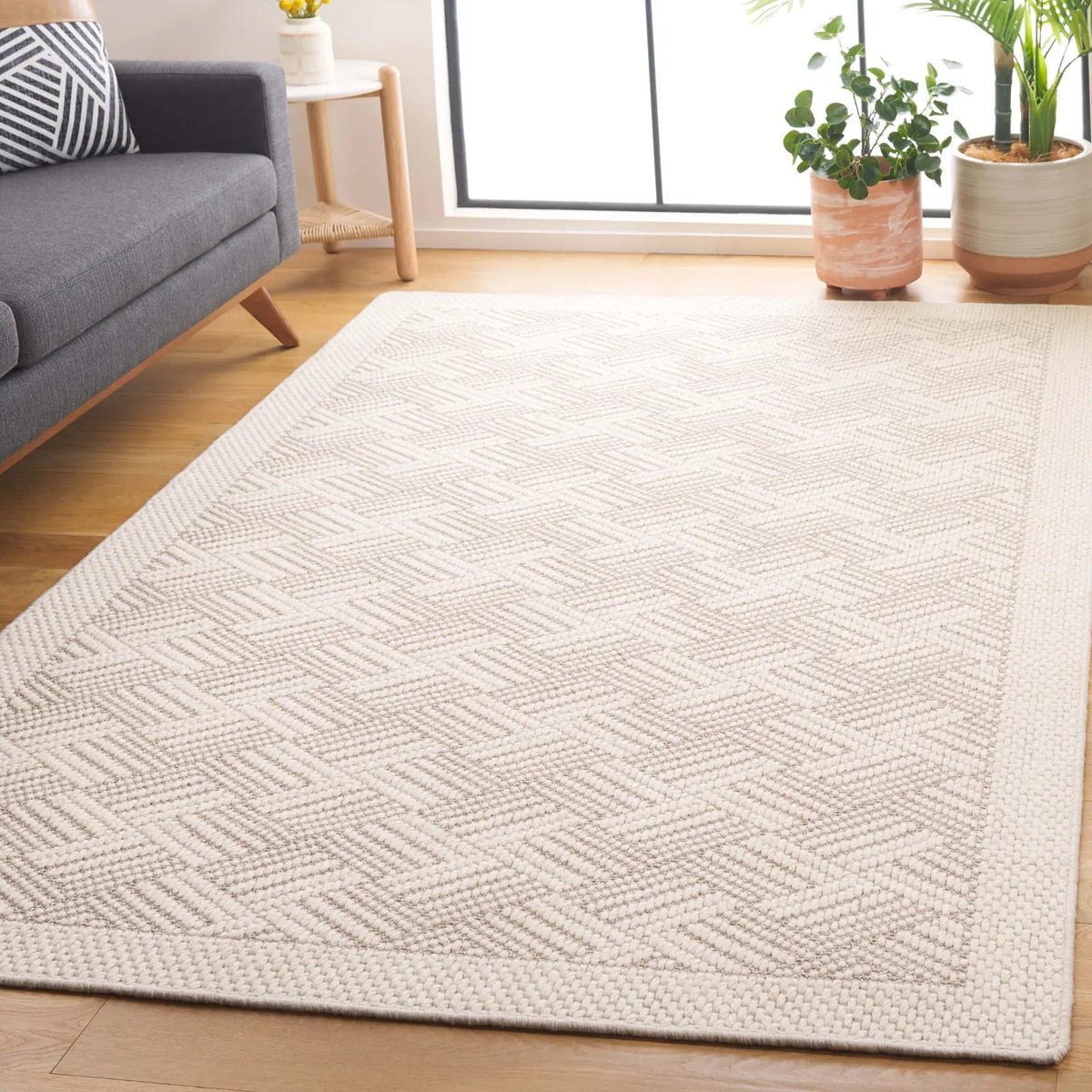 Safavieh Palm Beach 4'-0" x 6'-0" Rug in Ivory