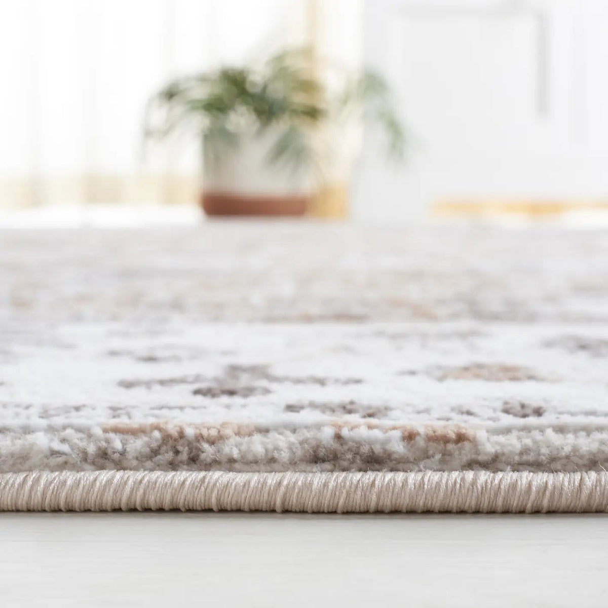 Safavieh Parker 4'-0" x 6'-0" Rug in Taupe / Ivory Grey