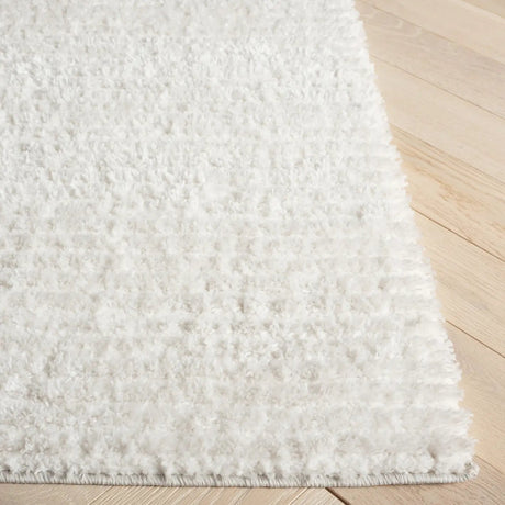 Safavieh Penelope Shag 4'-0" x 6'-0" Rug in Ivory