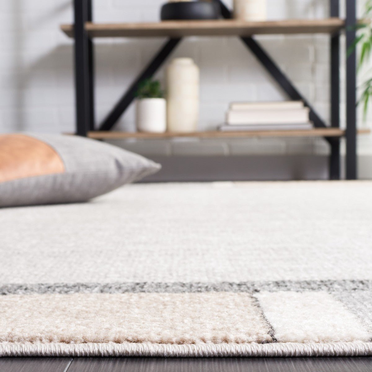 Safavieh Phoenix Phx553F Light Grey/Beige Charcoal Rug.