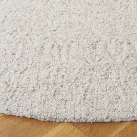 Safavieh Pine 6'-0" x 6'-0" Rug in Silver