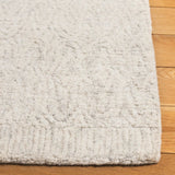 Safavieh Pine 4'-0" x 6'-0" Rug in Silver