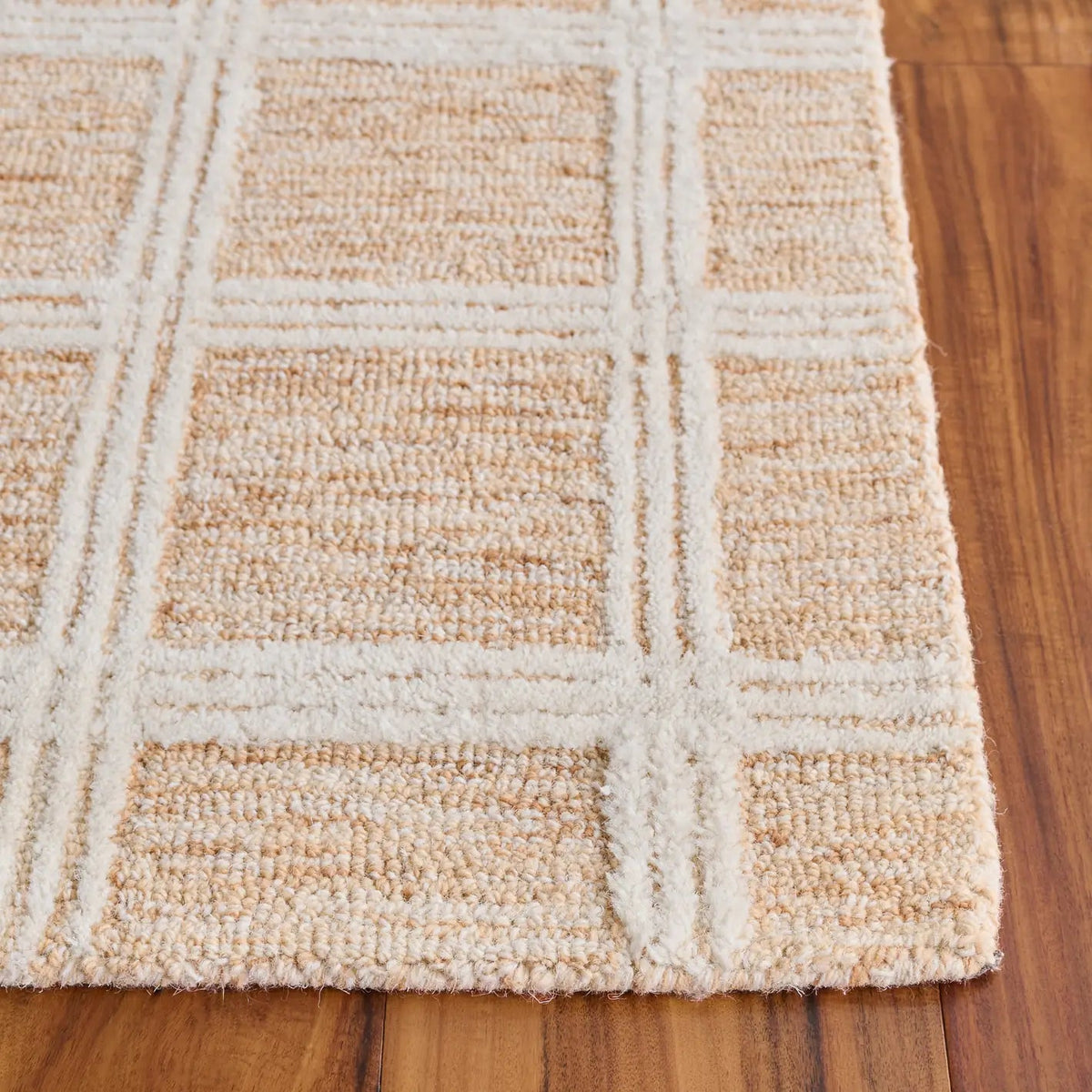Safavieh Pine 4'-0" x 6'-0" Rug in Orange / Ivory